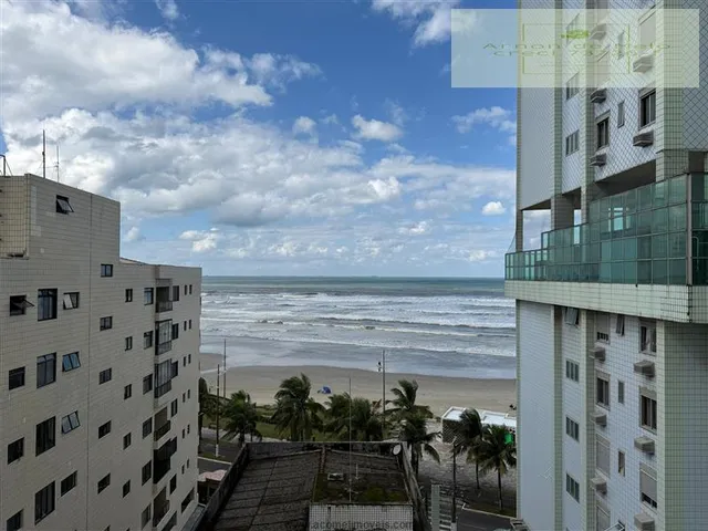 Imagem: O apartamento possui 2 Dormitórios, 1 Suíte, 2 Banheiros,