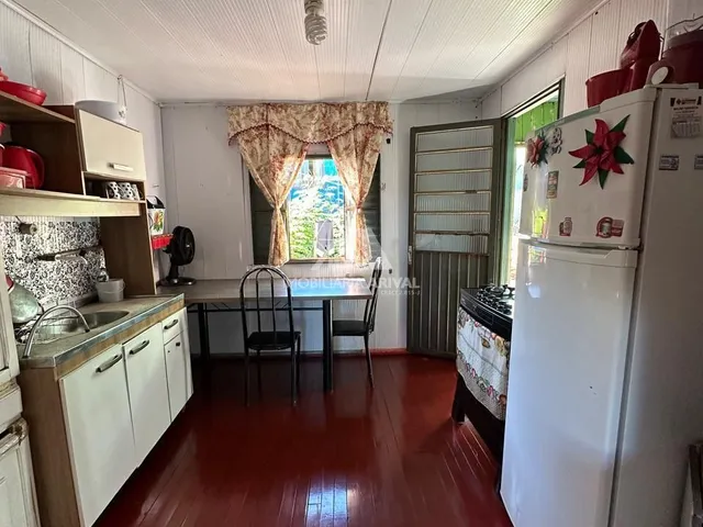 Imagem 2: CASA DE MADEIRA COM BOA LOCALIZAÇÃO REGIÃO EFAPI