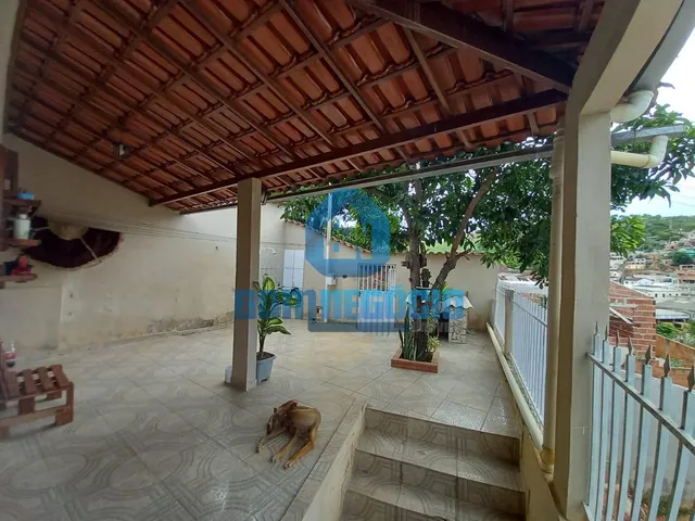 Imagem 5: Vendo Casa espaçosa e com terraço no centro,de ALPERCATA - MG