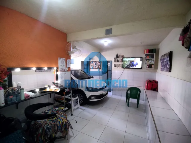 Imagem: A casa possui 4 Dormitórios, 2 Suítes, 2 Banheiros, 4