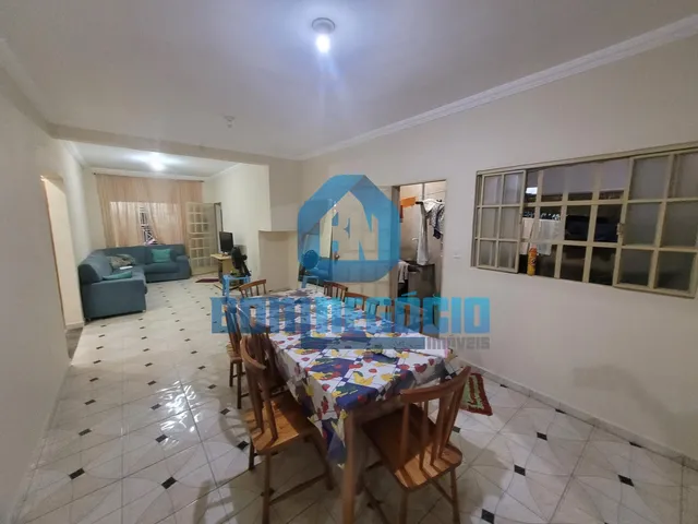 Imagem: Casa com 3 dormitórios, 2 banheiros e garagem