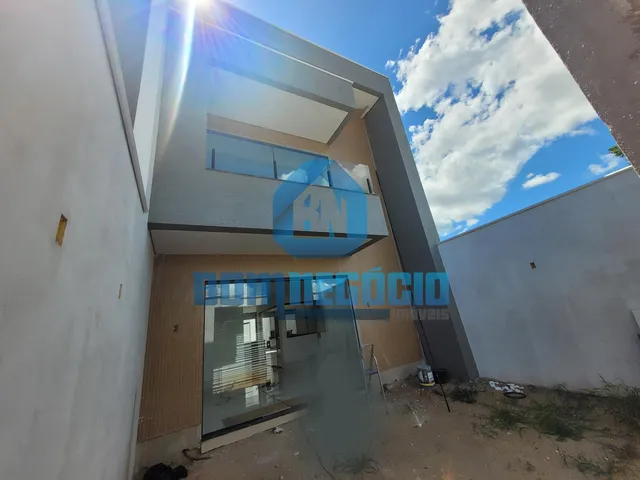 Imagem: A casa possui 2 Dormitórios, 1 Suíte, 1 Banheiro, 1 Vaga
