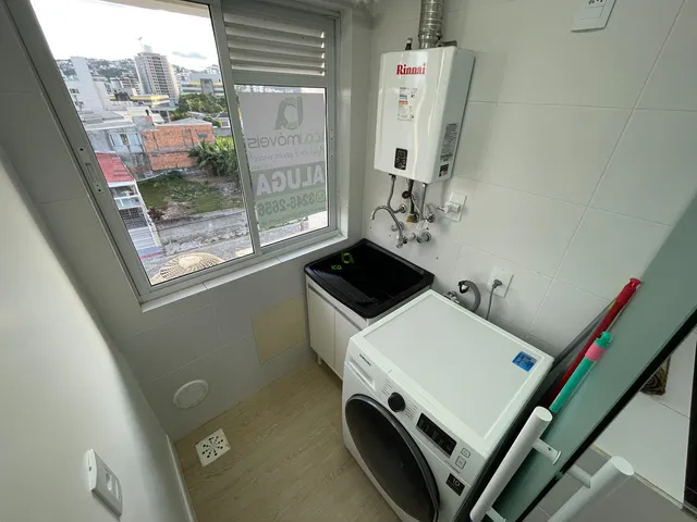 Imagem 12: Apartamento mobiliado com 02 dormitórios sendo 01 suíte, sala de estar com sacada e
