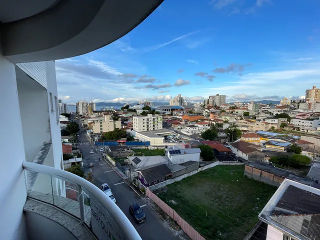 Imagem 15: Apartamento mobiliado com 02 dormitórios sendo 01 suíte, sala de estar com sacada e
