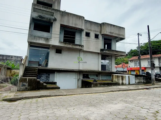 Imagem 10: Prédio residencial e comercial de esquina a venda