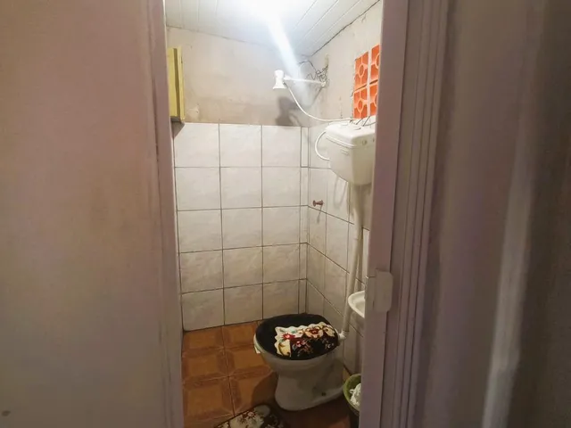 Imagem 9: Casa alvenaria com 2 dormitórios e 2 anexos nos fundos