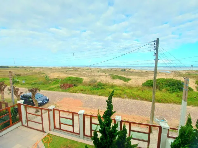 Imagem 9: Imóvel à venda em Terra de Areia: Casa ampla e moderna a beira mar de Novo Curumim