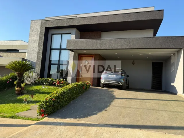 Imagem: A casa possui 3 Dormitórios, 3 Suítes, 5 Banheiros, 8