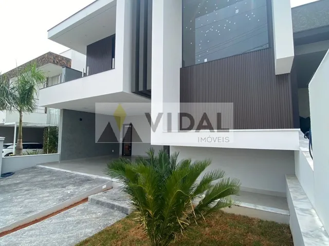 Imagem: A casa possui 3 Dormitórios, 3 Suítes, 4 Banheiros, 8