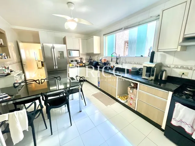 Imagem 9: Oportunidade! Casa Sobreposta tripex com 4 quartos e 3 suítes na Aparecida, Santos-SP!