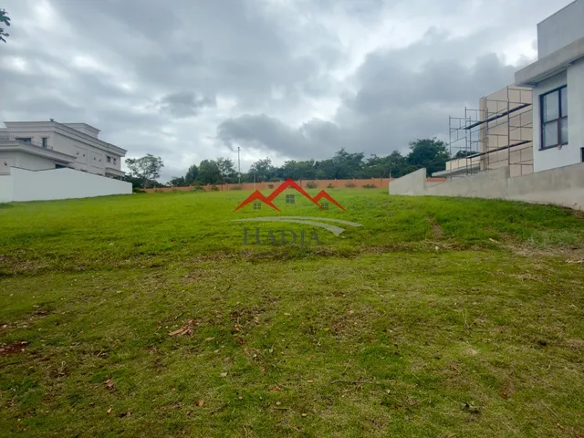 Imagem: O terreno possui 451m² de Área Privada e está localizado