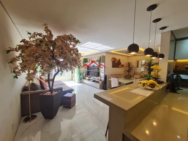 Imagem: O apartamento possui 4 Dormitórios, 1 Suíte, 2 Banheiros,