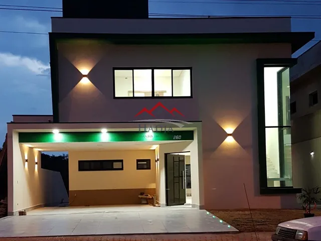 Imagem: A casa possui 4 Dormitórios, 3 Suítes, 8 Vagas na