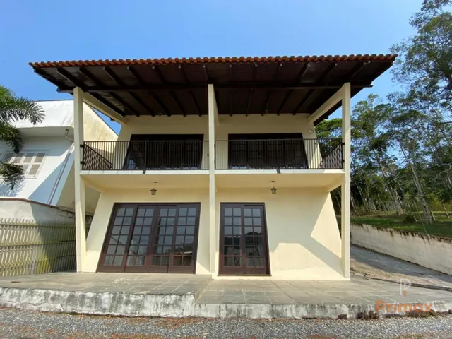 Imagem 1: Casa bem localizada no Bairro Bateas, Brusque/SC com 4 quartos e área de festas
