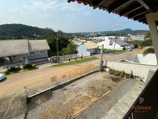 Imagem 2: Casa bem localizada no Bairro Bateas, Brusque/SC com 4 quartos e área de festas