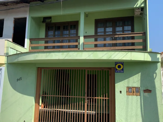 Imagem 1: Casa com 4 Dormitórios com varanda na Santa Terezinha