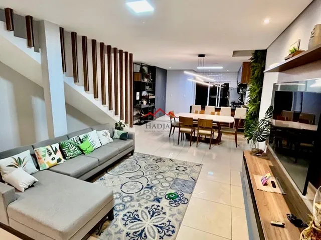 Imagem: A casa possui 3 Dormitórios, 1 Suíte, 3 Banheiros, 2