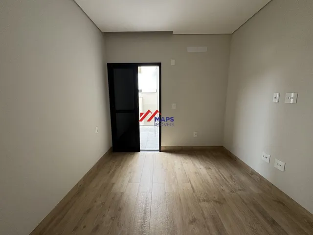 Imagem 12: Casa geminada com quatro quartos, suíte e três vagas de garagem no bairro Jaraguá