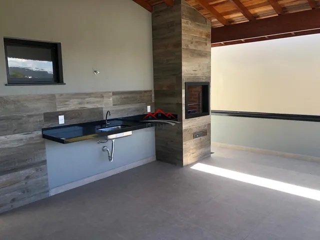 Imagem: A casa possui 3 Dormitórios, 1 Suíte, 3 Banheiros, 8