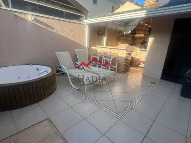Imagem: A casa possui 3 Dormitórios, 1 Suíte, 3 Banheiros, 4