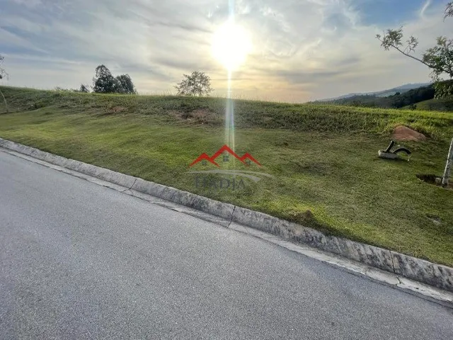 Imagem: O terreno possui 1.000m² de Área Privada e está