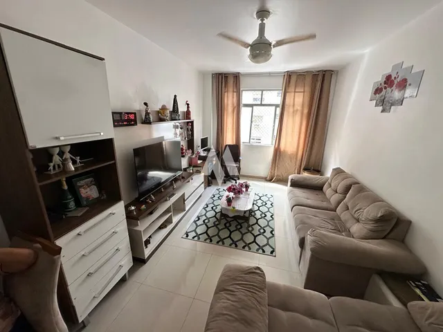 Imagem 2: Apartamento à venda com 2 dormitórios modernizado no bairro da Ponta da Praia em