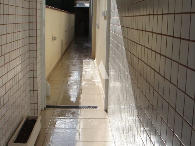 Imagem 4: Casa Sobreposta Alta 3 Dormitórios à Venda com 3 Suítes e Área de Lazer na Aparecida