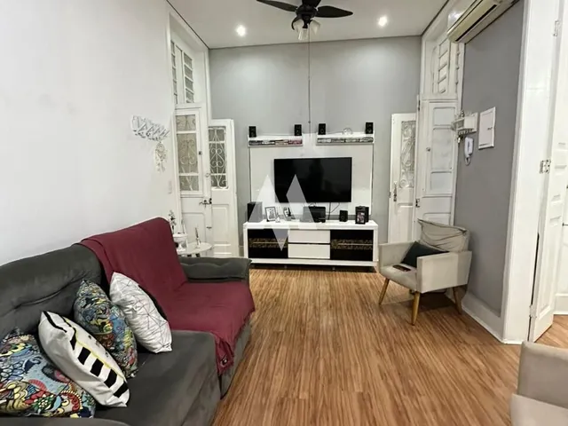 Imagem: Casa à venda com 2 dormitórios e quintal