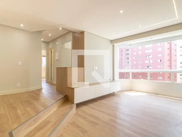Imagem: O apartamento possui 2 Dormitórios, 1 Suíte, 2 Banheiros,