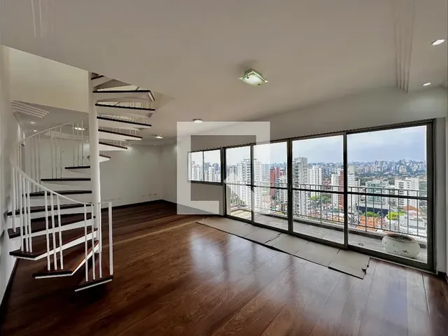 Imagem: A casa possui 4 Dormitórios, 2 Suítes, 4 Banheiros, 2
