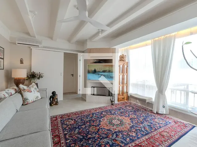 Imagem: O apartamento possui 4 Dormitórios, 2 Banheiros, 2 Vagas