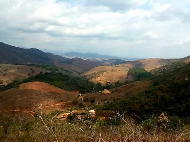 Imagem: Terreno à venda no Centro de Areal-RJ com