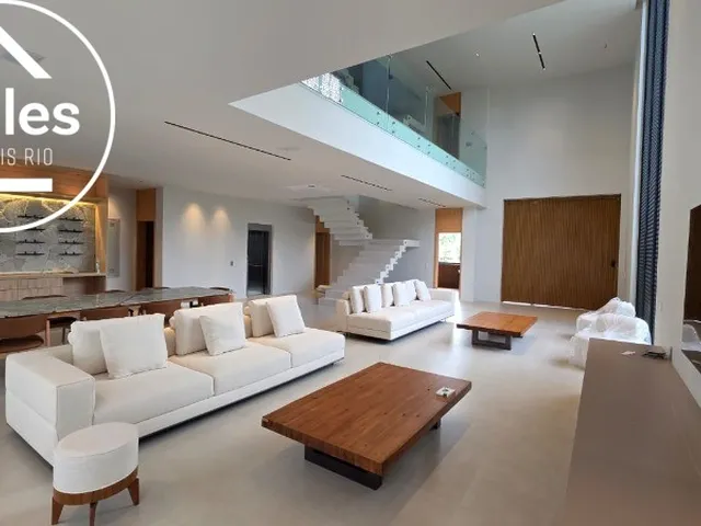 Imagem: A casa em condomínio possui 5 Dormitórios, 5 Suítes, 8