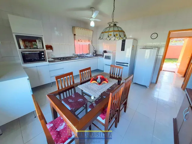 Imagem 5: Casa térrea no centro de Tramandaí, com quatro quartos, mobiliada. R$-800-Mil