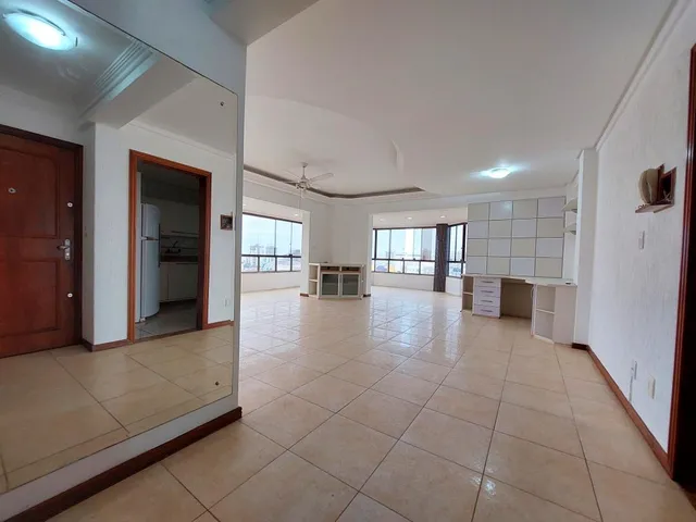 Imagem: Apartamento com Três Quartos, no Centro