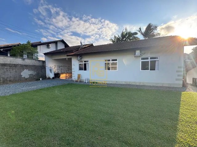 Imagem: Casa com amplo quintal em região livre