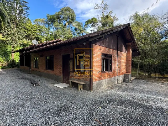 Imagem: Sítio semimobiliado com casa em tijolinho