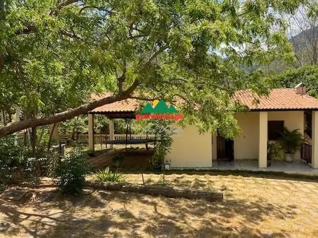 Imagem: Sítio medindo 3 hectares com área construída