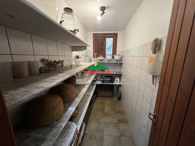 Imagem 3: Mansão de 500 m² e casa colonial de 297 m², totalizando 10 quartos, piscina, hid