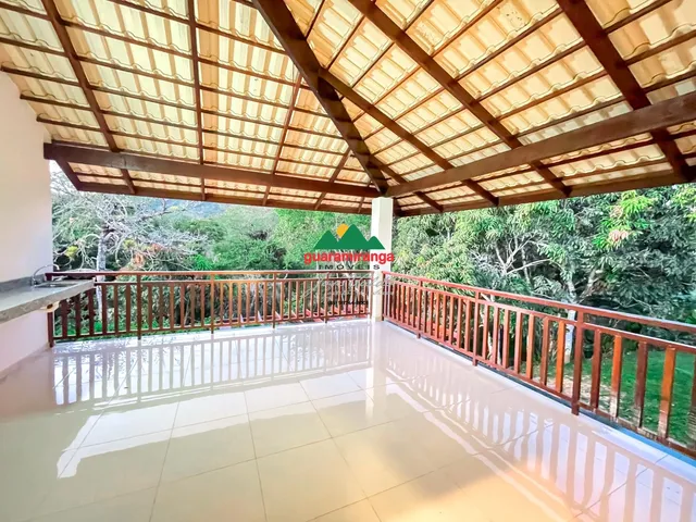 Imagem 8: Casa de 05 suítes, sendo uma master com varanda onde se encontra um pé de laranj