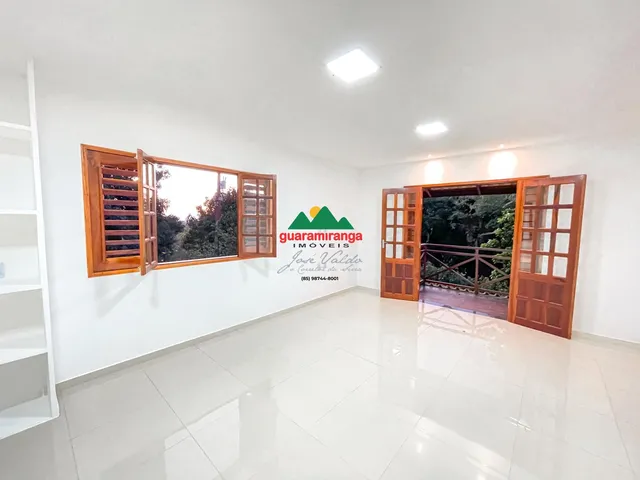 Imagem 11: Casa de 05 suítes, sendo uma master com varanda onde se encontra um pé de laranj