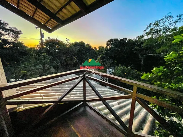 Imagem 14: Casa de 05 suítes, sendo uma master com varanda onde se encontra um pé de laranj