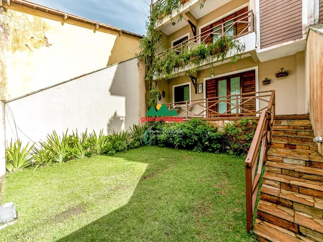 Imagem 5: Casa triplex de 405 m² com cinco suítes e um maravilhoso deck no terceiro andar