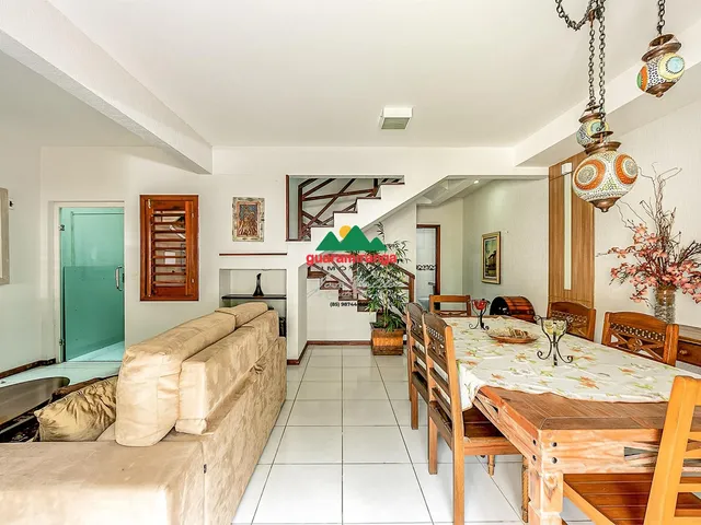 Imagem 11: Casa triplex de 405 m² com cinco suítes e um maravilhoso deck no terceiro andar