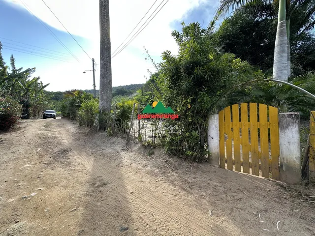 Imagem 4: Sítio com casa de 196 m² de área construída, poço profundo com vazão 3 L/H e doi