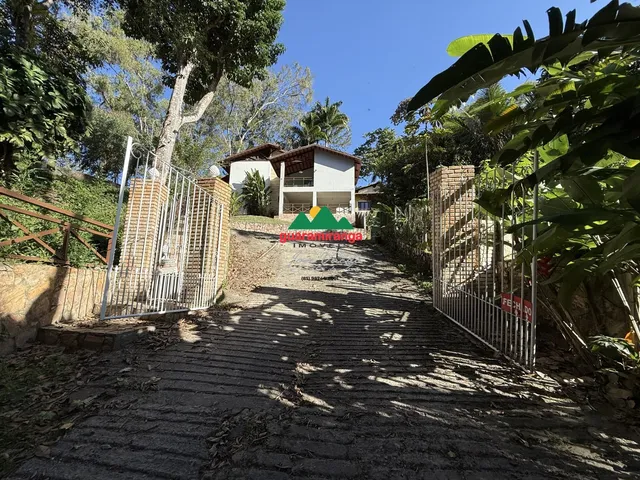Imagem 2: Casas dentro de condomínio com deck a 2,6 km do centro de Guaramiranga