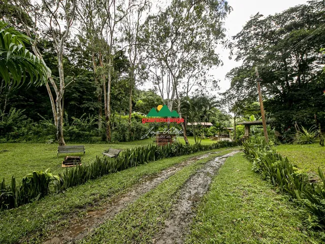 Imagem 11: Sítio exclusivo com duas casas de madeira em meio ao verde da serra de Pacoti