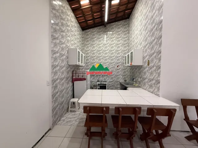 Imagem 12: Casa com localização privilegiada perto do centro, com varanda e quintal espaços