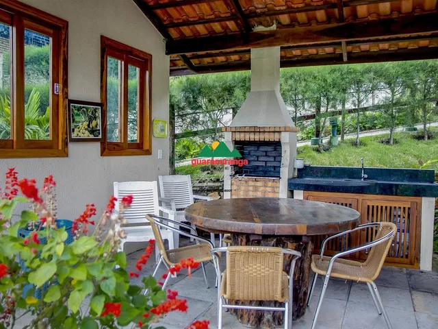 Imagem 3: Chalé com 60 m², 02 quartos sendo 01 suítes, com mezanino, piscina e churrasquei