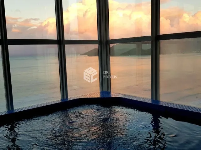 Imagem: Experimente o Luxo à Beira-Mar Apartamento